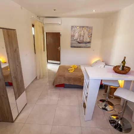 Appartement Comeissa à Komiža Extérieur photo